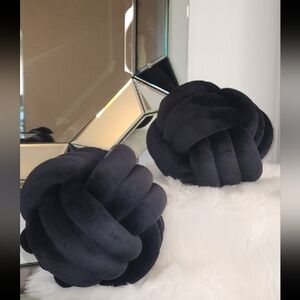 2pc Luxurious Black Knot Pillow set